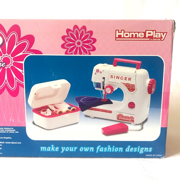 Toy Singer Sewing Machine - Picture 2 of 5